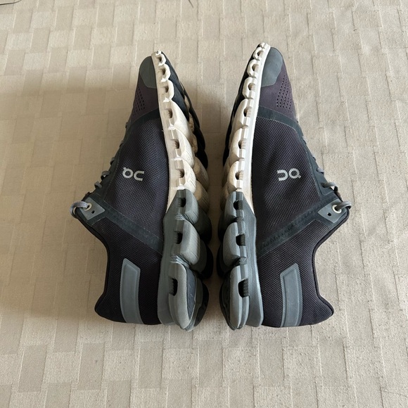 On Running Cloudflow Running Lace Up Sneakers in Black/Asphalt - Picture 8 of 15